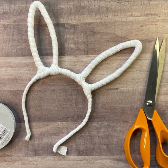 Idea_how-to-make-a-floral-bunny-headband_step9a.jpg?sw=554&q=85