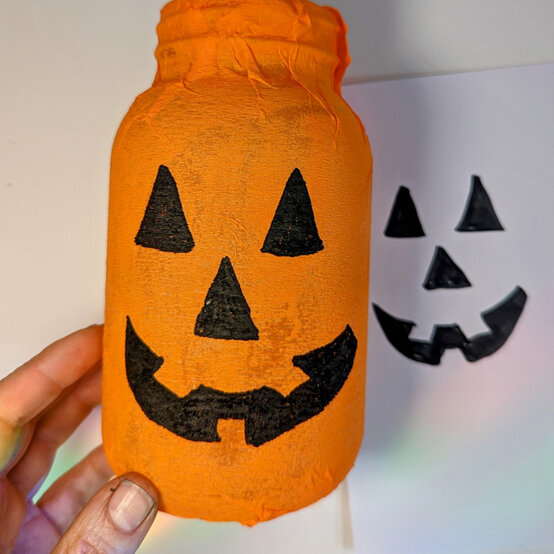 idea_halloween-glass-lanterns-pumpkin_step3c.jpg?sw=554&q=85