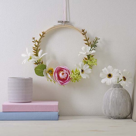 ideas%5Feasy%2Dhome%2Ddecor%2Dprojects%2Dto%2Dmake%5Fembroidery%2Dhoop%2Dwreath.jpg?sw=554&q=85