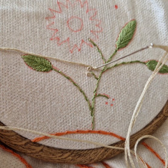 idea%5Fautumn%2Dembroidery%2Dprojects%2Dto%2Dtry%2Dcushion%5Fstep%2D15.jpg?sw=554&q=85