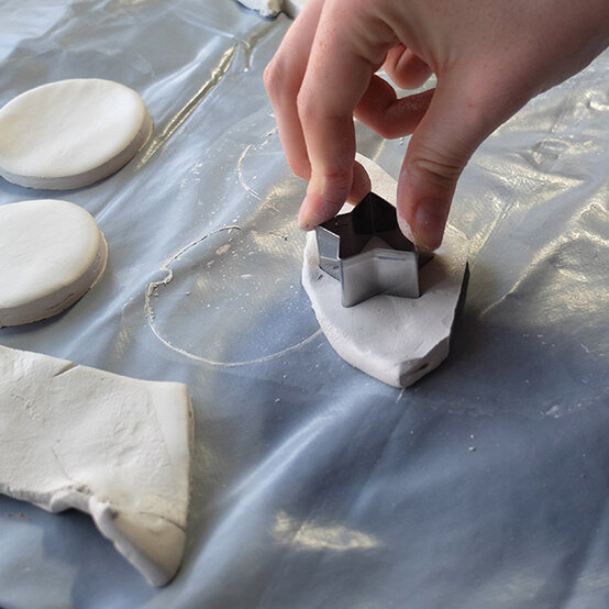 clay-tree-decoration-step3.jpg?sw=554&q=85