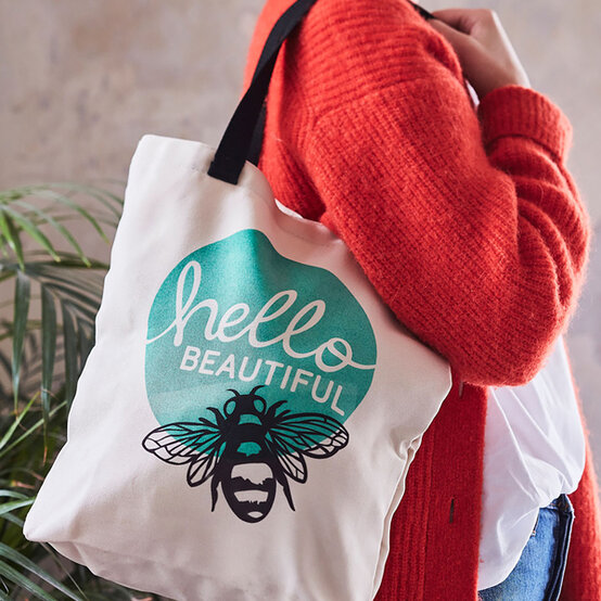 idea_ways-to-personalise-a-canvas-bag_beautiful.jpg?sw=554&q=85