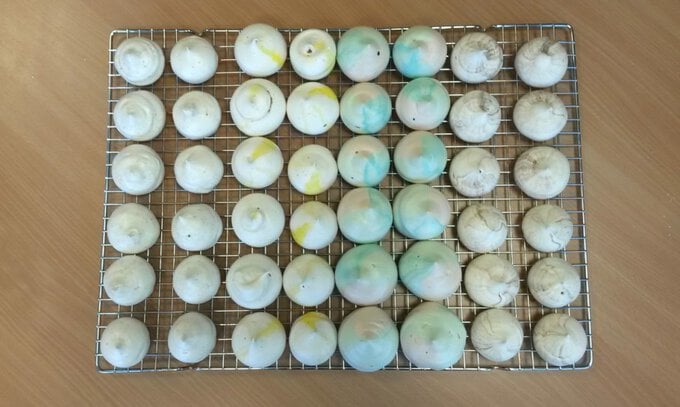 colourful-meringues-8.jpg?sw=680&q=85
