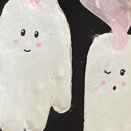 sustainable-ghost-ornament-3a.jpg?sw=554&q=85