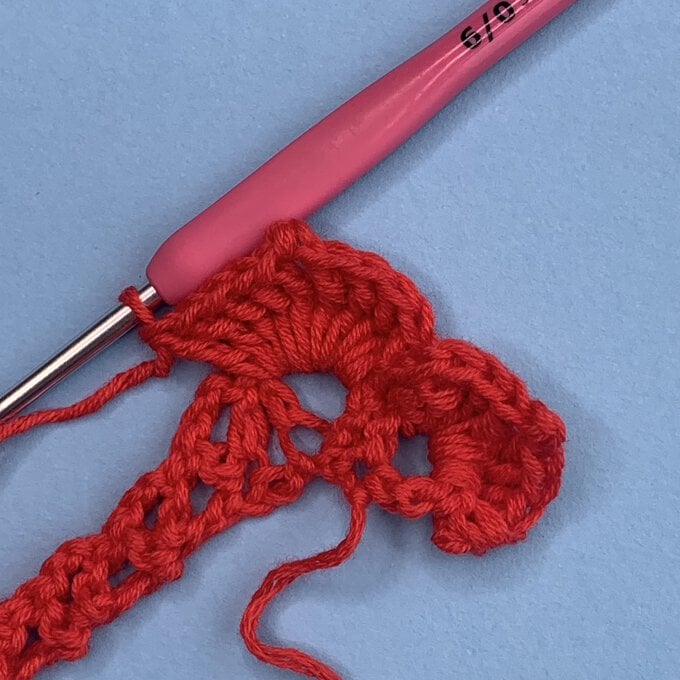 How-to-Crochet-Flowers_Rose%20Row%202%20%284%29.JPEG?sw=680&q=85