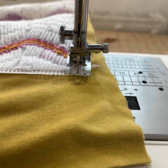 beginner-bargello_step-11_3.jpg?sw=554&q=85