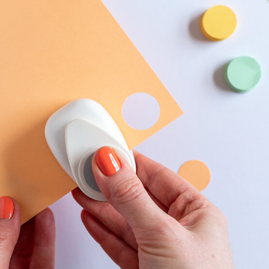 idea_sustainable-easter-projects-daisies_step1.jpg?sw=554&q=85