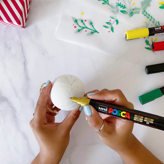 personalised-decorated-ceramic-baubles_motifs_2_1.jpg?sw=554&q=85