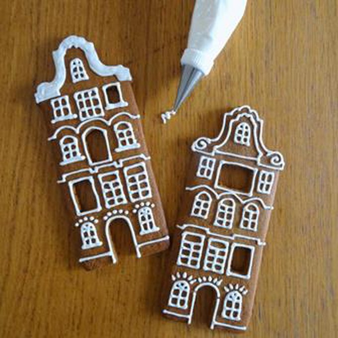 gingerbread-houses-step-9.jpg?sw=680&q=85