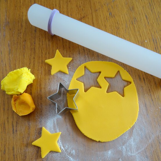 nutcracker-cake_step15.jpg?sw=554&q=85