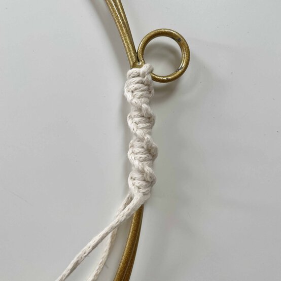 Idea_how-to-make-a-christmas-macrame-wreath_step2a.jpg?sw=554&q=85