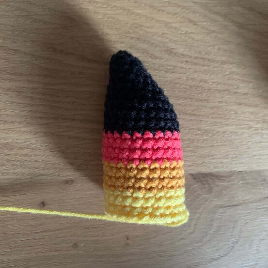 Idea_how-to-crochet-amigurumi-safari-animals_toucan_step1.jpg?sw=554&q=85