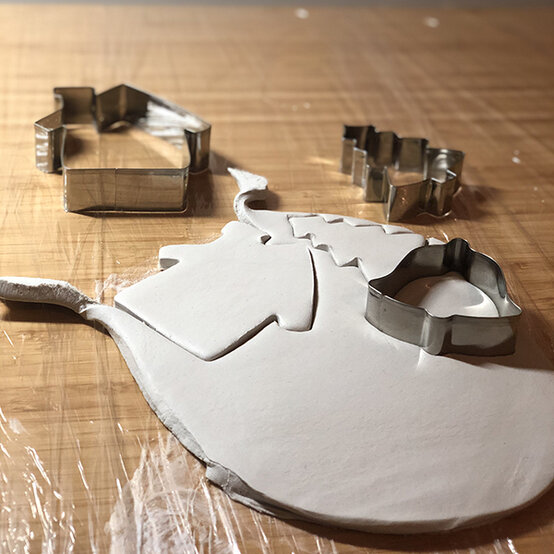 600x600_clay_christmas_decorations_2.jpg?sw=554&q=85