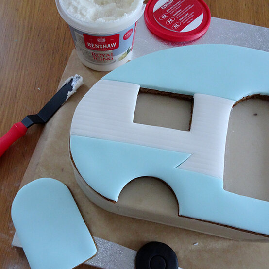 xmas-baking-lucy-caravan-cake23.jpg?sw=554&q=85