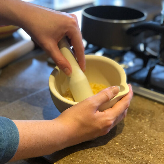 600x600_bees_wax_wraps_step2.jpg?sw=554&q=85