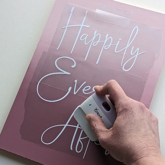 idea_how-to-make-a-celebration-sign-with-vinyl_step8a.jpg?sw=554&q=85