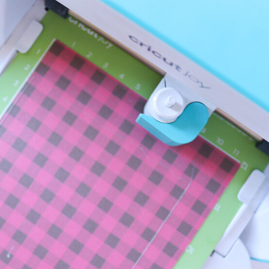 santa-mug-step-2.jpg?sw=554&q=85