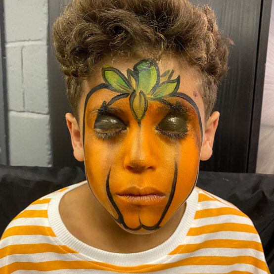 idea_halloween-face-paint-ideas-pumpkin_step5.jpg?sw=554&q=85