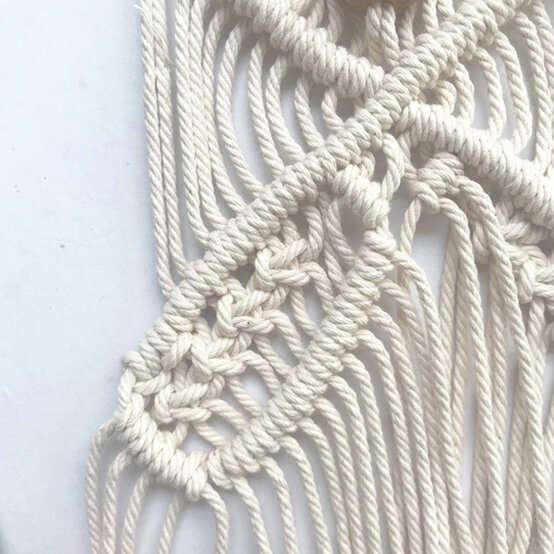 idea_macrame-large-christmas-tree_step19.jpg?sw=554&q=85