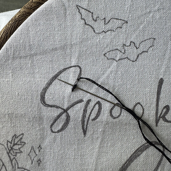 ideas%5Fhalloween%2Dembroidery%2Dhoop%5Fchain%2Dstitch%2D1.jpg?sw=554&q=85