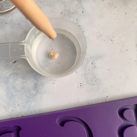 how-to-make-resin-alphabet-letters_step2.jpg?sw=554&q=85