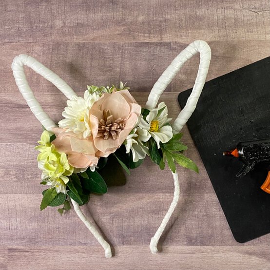 Idea_how-to-make-a-floral-bunny-headband_step16a.jpg?sw=554&q=85