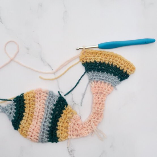 3_Ways_to_Use_Scrap_yarn_Crochet%20hair%20tie%207.jpeg?sw=554&q=85