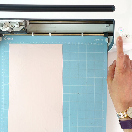 Cricut_How-to-Make-a-Ramadan-Fast-Timings-Calendar_step3b.jpg?sw=554&q=85