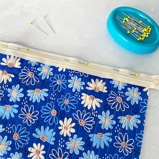 how-to-sew-a-quilted-makeup-bag_step5b.jpg?sw=554&q=85