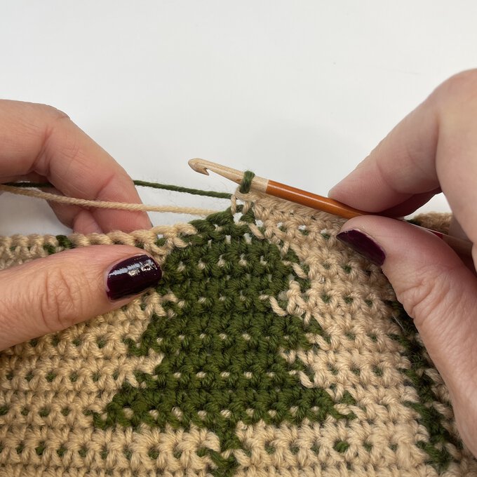 How-to-Crochet-a-Tree-Skirt_Tapestry%20Photo%204.jpg?sw=680&q=85