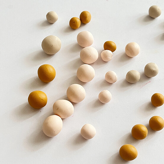 how-to-upcycle-hair-clips-with-fimo-1.jpg?sw=554&q=85