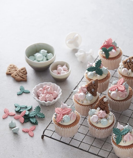 decorated-xmas-cupcakes_hero.jpg?sw=554&q=85