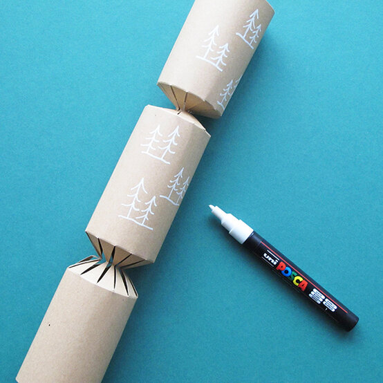 table-dec-cracker-3-b.jpg?sw=554&q=85