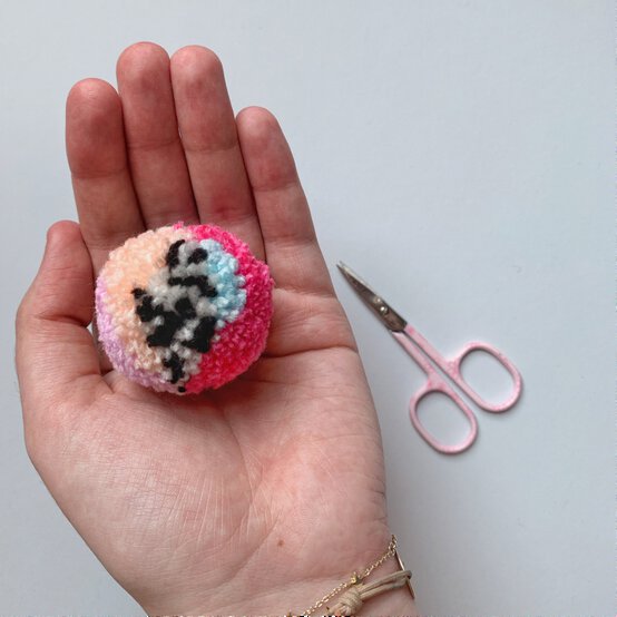how_to_create_five_different_patterns_in_pom_poms_multi_pattern_pom_pom_step_9.jpg?sw=554&q=85