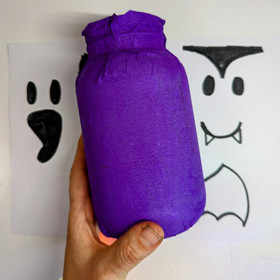 idea_halloween-glass-lanterns-bat_step1.jpg?sw=554&q=85