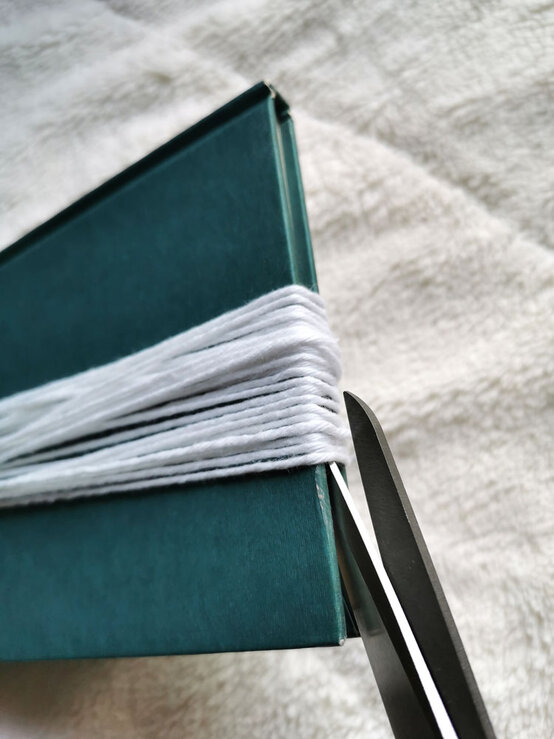 christmassceneweaving_step-5.jpg?sw=554&q=85