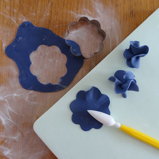 plant-pot-bunny-cake-31.jpg?sw=554&q=85