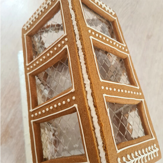 Idea_How-to-make-a-Gingerbread-Greenhouse_Step9.jpg?sw=554&q=85