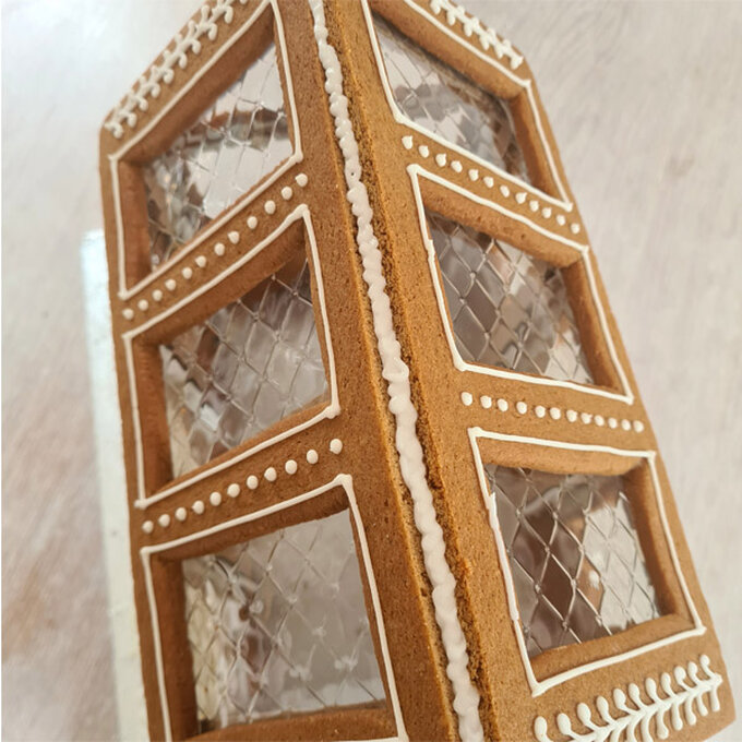 Idea_How-to-make-a-Gingerbread-Greenhouse_Step9.jpg?sw=680&q=85