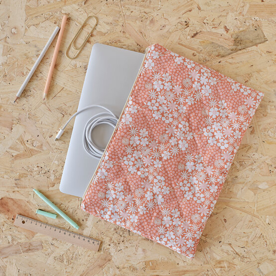 idea%5Fhow%2Dto%2Dsew%2Da%2Dquilted%2Dlaptop%2Dbag%5Fstep13.jpg?sw=554&q=85