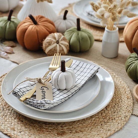 autumn-home-decor-ideas_autumn-tablescape-2.jpg?sw=554&q=85