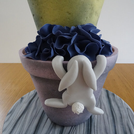 plant-pot-bunny-cake-39.jpg?sw=554&q=85