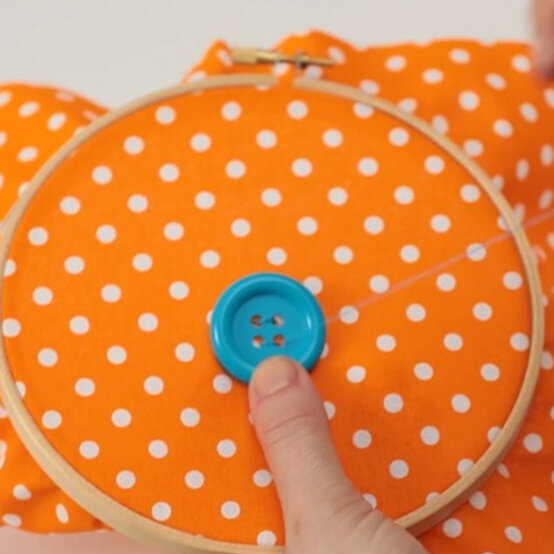 howtosewabutton-step6.jpg?sw=554&q=85