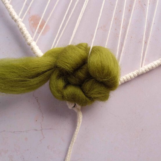 Idea_how-to-make-a-woven-heart-wreath_step7b.jpg?sw=554&q=85