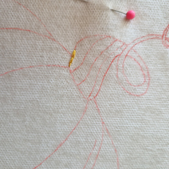 idea%5Fautumn%2Dembroidery%2Dprojects%2Dto%2Dtry%2Dcushion%5Fstep%2D28.jpg?sw=554&q=85