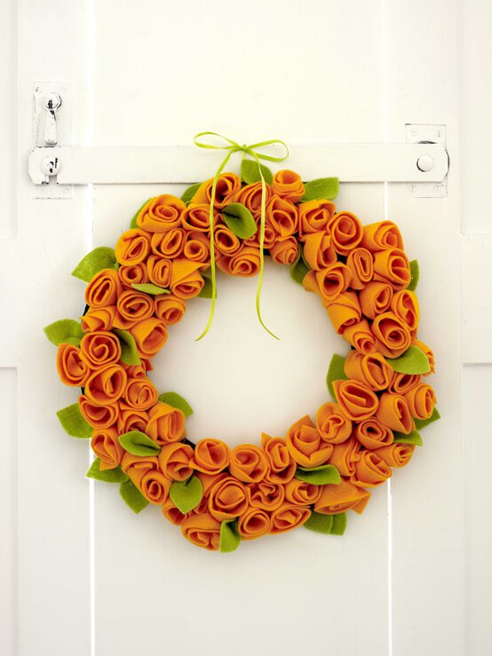 spring-rose-wreath.jpg?sw=554&q=85