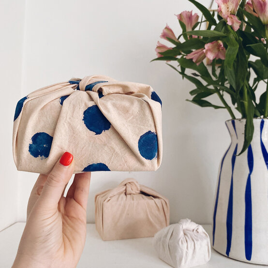 idea_get-started-in-gift-wrap_fabric.jpg?sw=554&q=85