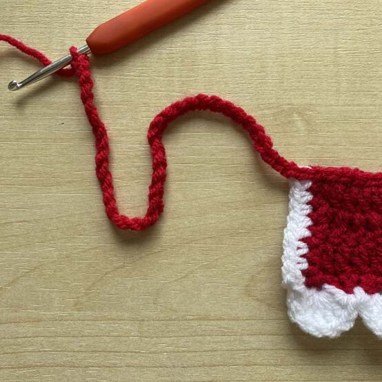 ideas%5Fhow%2Dto%2Dcrochet%2Da%2Dchristmas%2Dpet%2Daccessory%5Ftie%2Dchain%5F3.jpg?sw=554&q=85