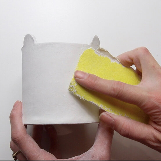 clay-bear-pots-step6.jpg?sw=554&q=85