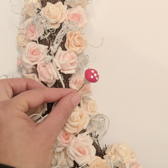 easter_floral_wreath_rose_6.jpg?sw=554&q=85